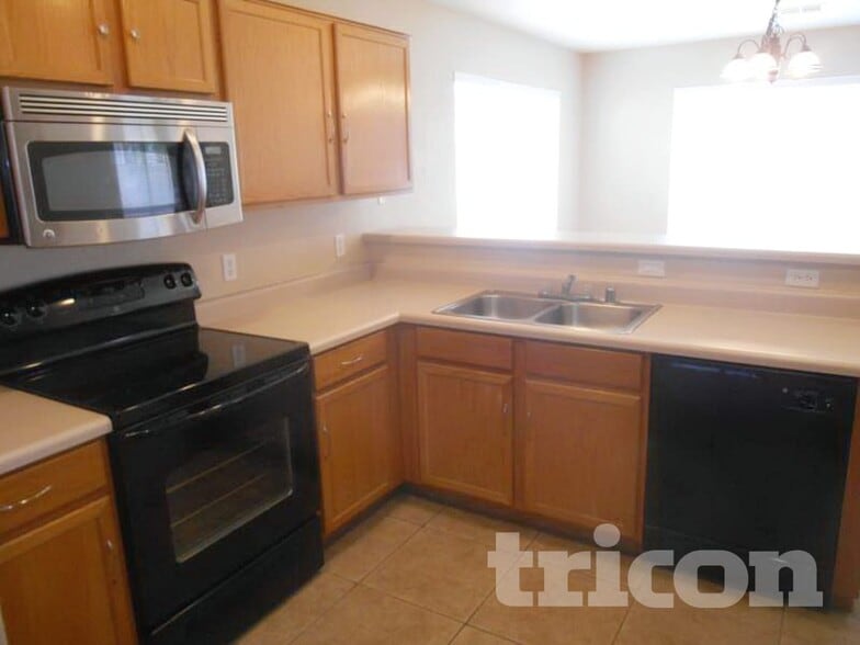 Building Photo - 1116 W Villa Maria Dr