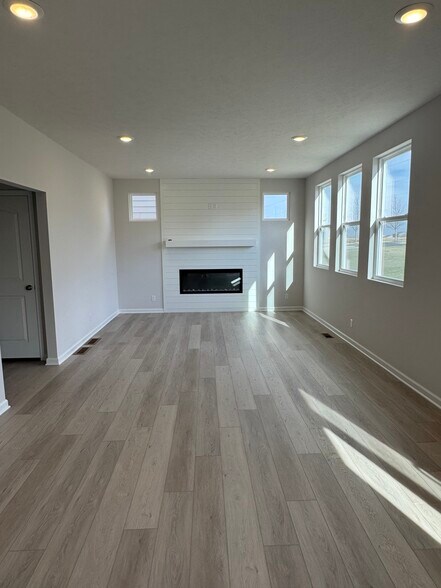 Building Photo - 9505 S 181st St