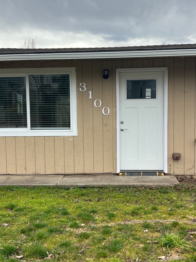 Building Photo - 3100 Juanipero Way