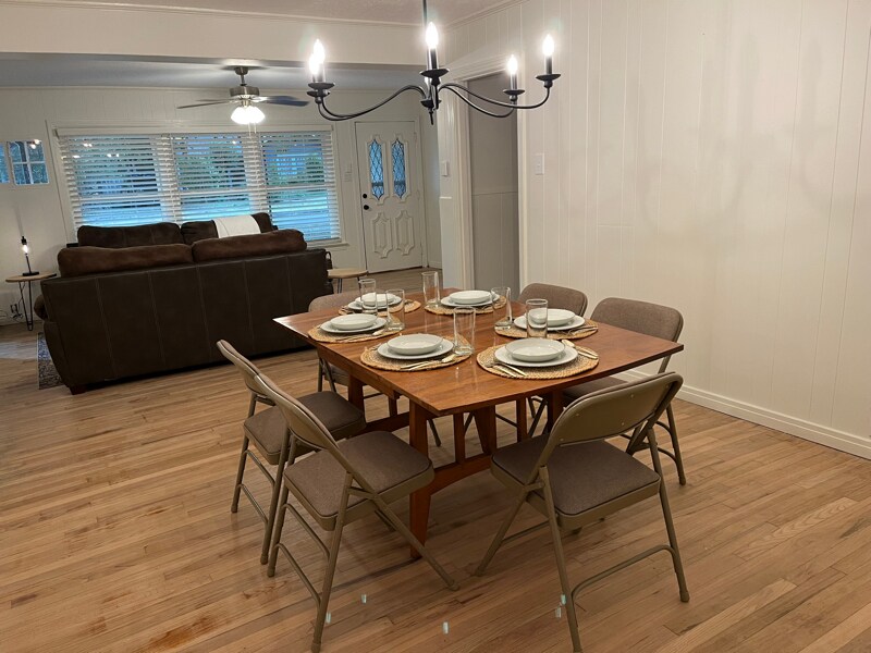 Building Photo - 1000 E Walnut St