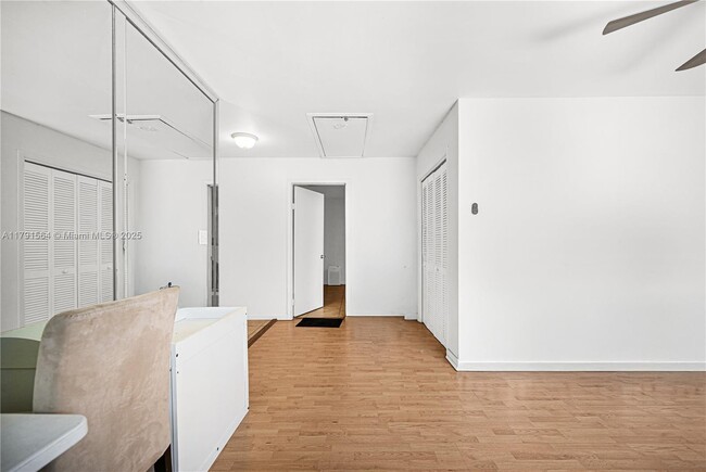 Building Photo - 1016 NE 33rd St