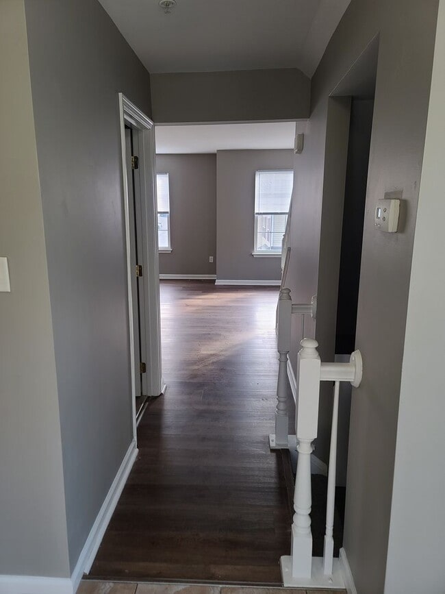 Building Photo - 3 Bedroom 2 1/2 bath townhouse in Waynesbo...