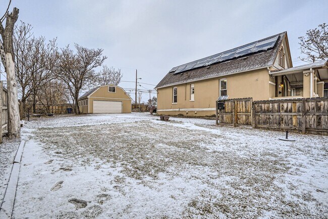 Building Photo - LOCATION! Blocks to Bronco's Stadium, light rail, park, Sloan's Lake.  ALL Utilities Included! Ov...