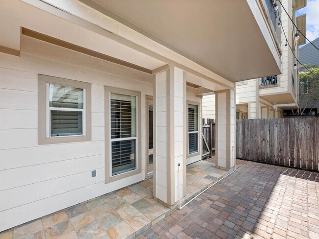 Building Photo - 625 Hartman St