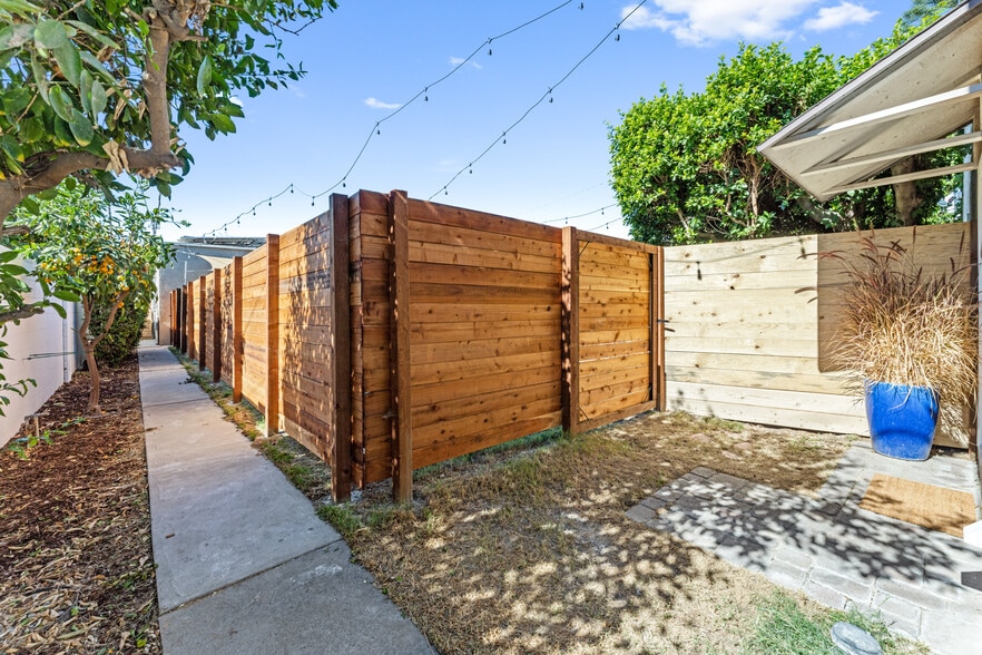 Privacy fence - 1344 N Lincoln St