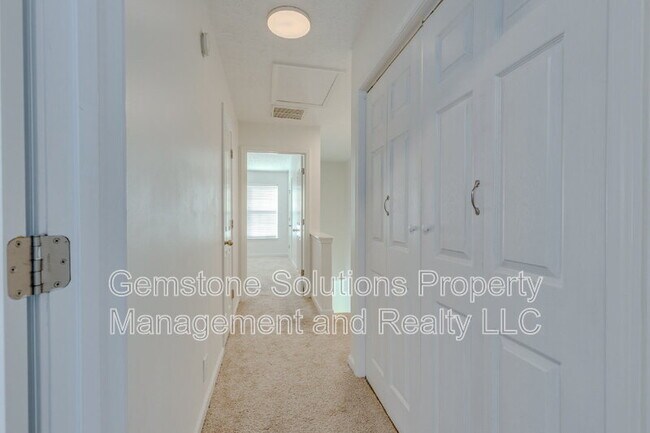 Building Photo - 1303 Vermont Ct