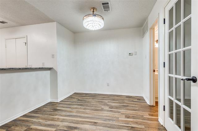 Building Photo - 1410 Meadowood Village Dr