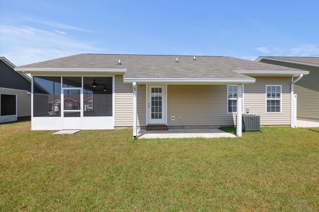 Building Photo - Stunning Newer Townhouse