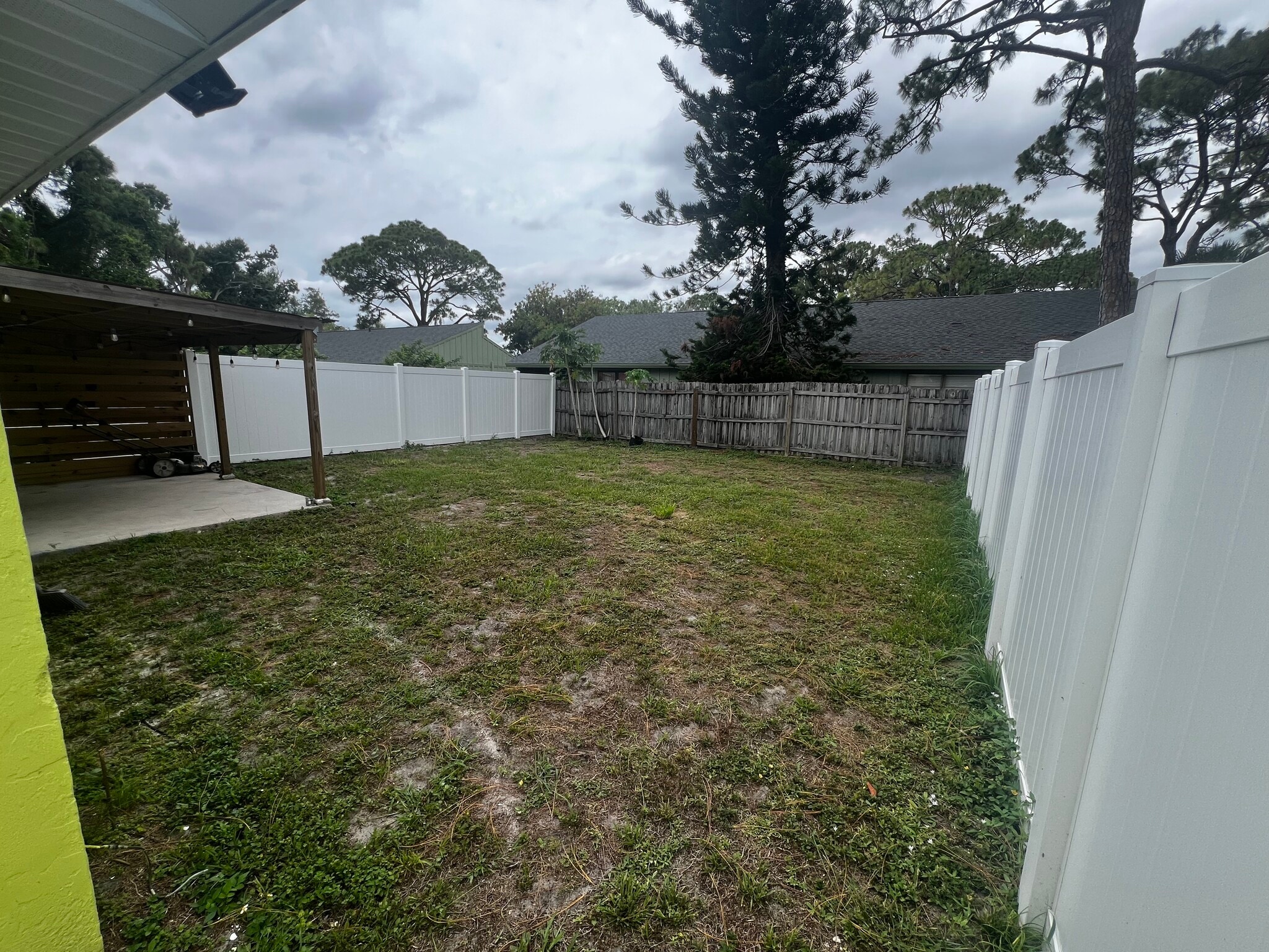 Building Photo - 917 Royal Palm Dr