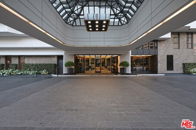 Building Photo - 10601 Wilshire Blvd