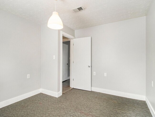 Building Photo - 3 bdrm, 1 bath in Grant Park