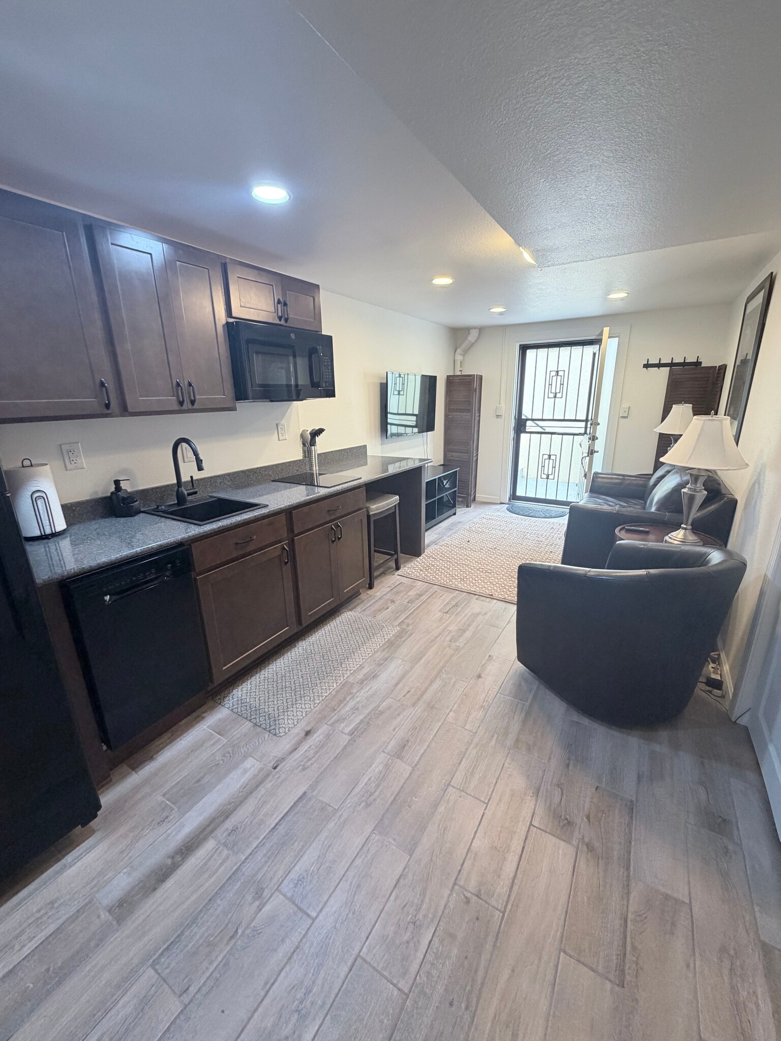 Building Photo - 5065 Escapardo Way
