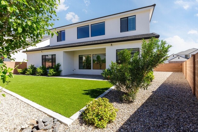 Building Photo - Beautiful 5 Bed 3.5 bath near Sunrise Valley Park In Washington.