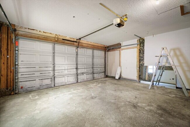 Building Photo - Charming 3-Bedroom, 2-bathroom Gem Awaits!