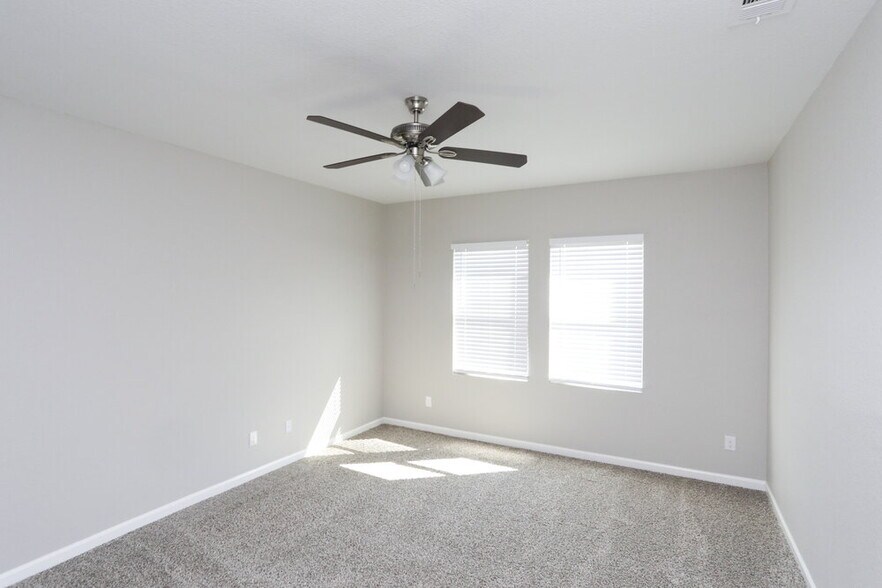 Building Photo - 7015 London Fog Dr