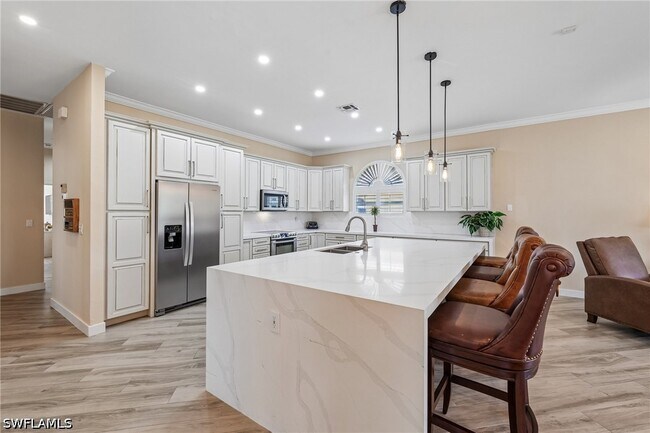 Building Photo - 8868 Lely Island Cir