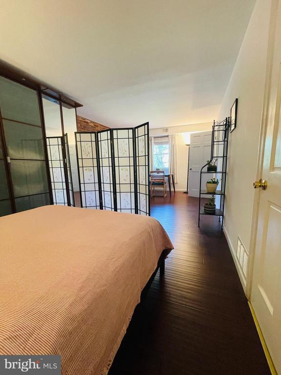 Building Photo - 928 Venice Dr