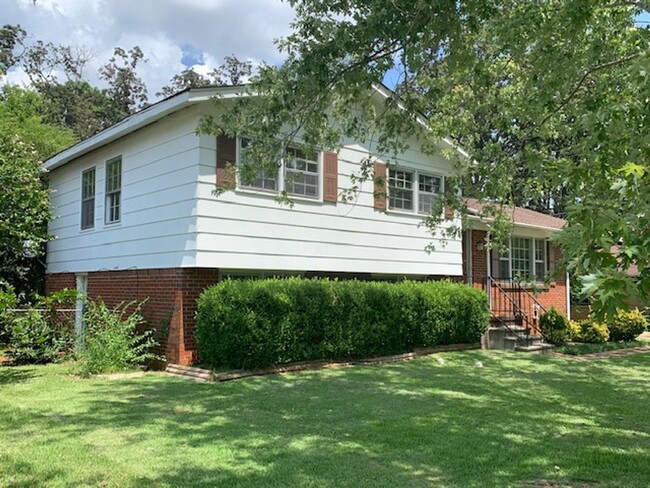 Primary Photo - THREE BEDROOM/TWO BATH SPACIOUS HOME - CON...