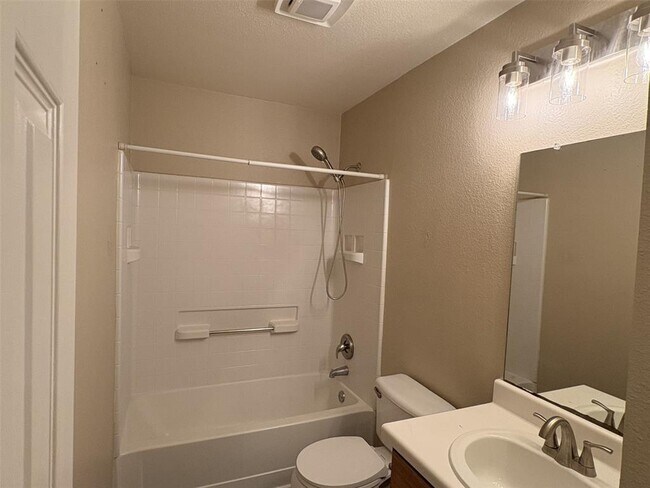 Building Photo - 6808 Sabrina Dr