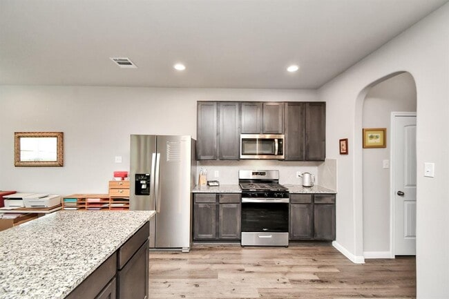 Building Photo - 2832 Madison Dr