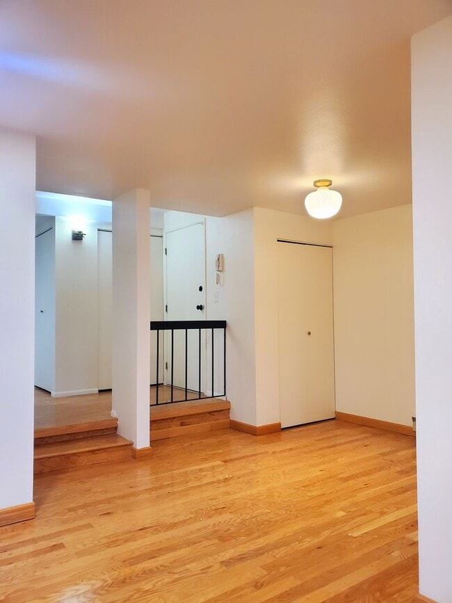 Building Photo - 2bd, 2 ba Condo in Oakbrook, Amenities! $2...