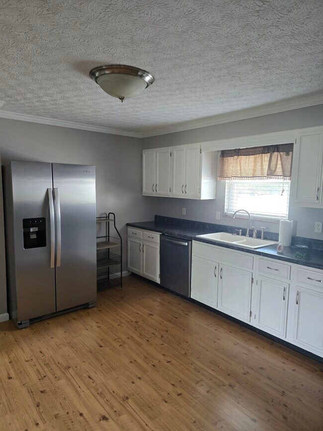 Building Photo - 1029 tazewell pike