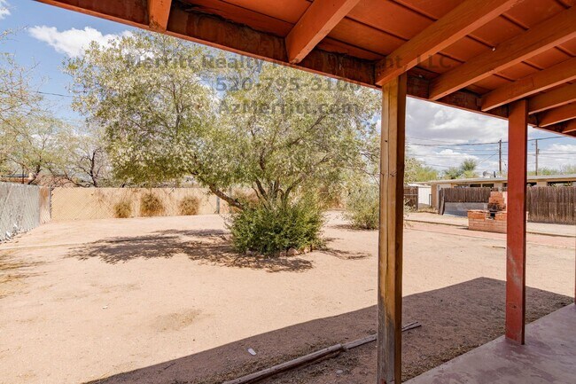 Building Photo - Perfect 3 bdrm 2 bath home in quiet centra...