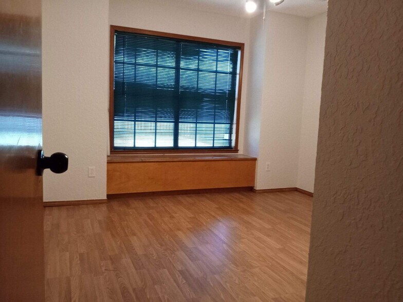 Building Photo - 2908 Swallow Ave