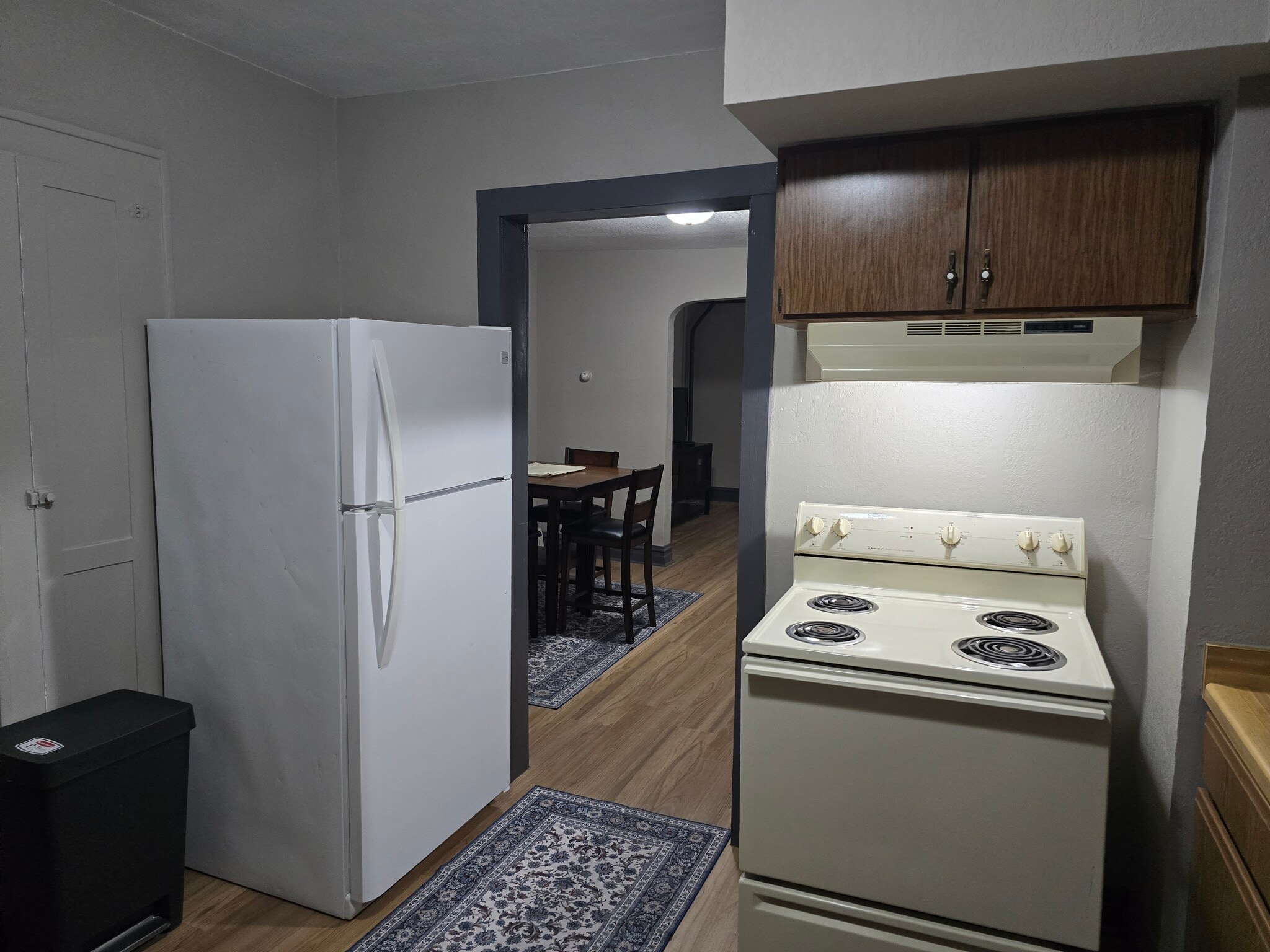 Building Photo - 1825 E 5th St