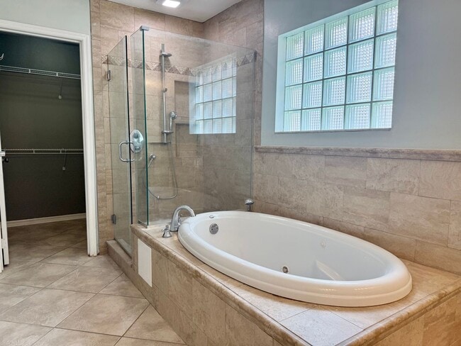 Building Photo - $2200 | 3-Bedroom 2.5-Bath Single-Family H...