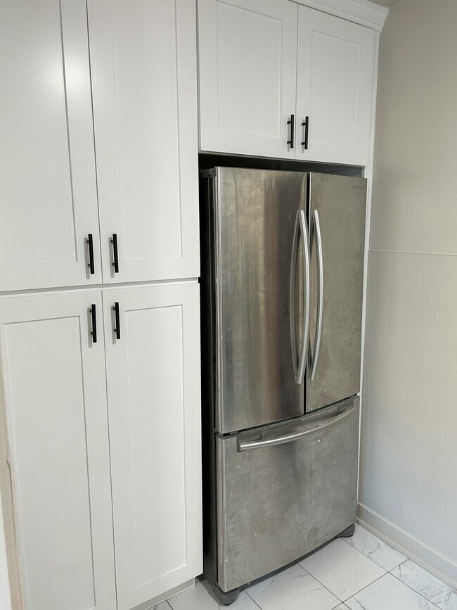 Kitchen - 1533 Hauser Blvd