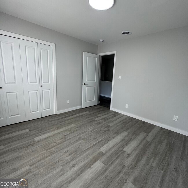 Building Photo - 6571 Rock Springs Rd