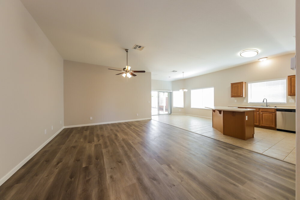 Building Photo - 2128 E Danbury Rd