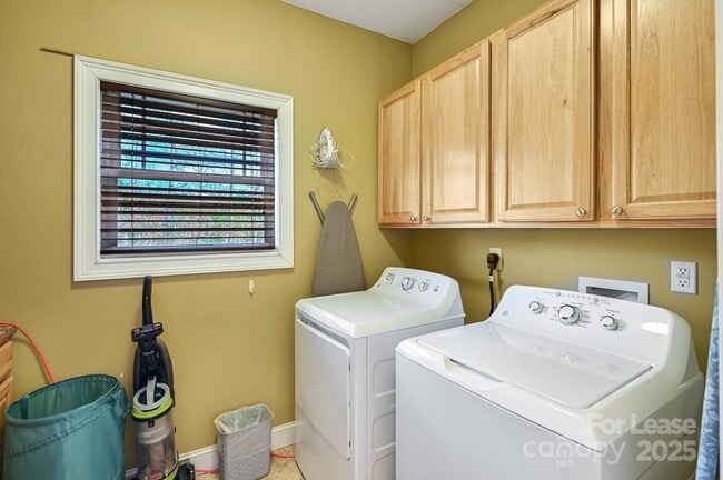Building Photo - 24 Lamplighter Ln