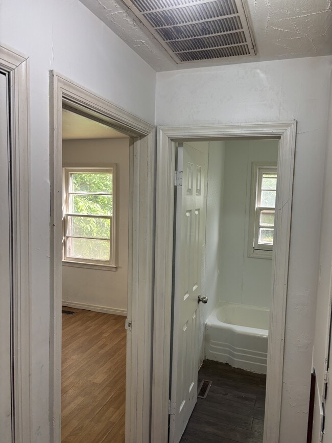 Building Photo - 1827 E McFarland St