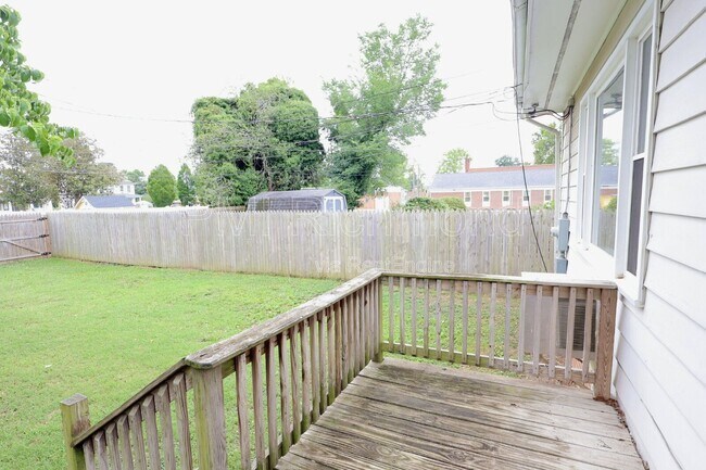 Building Photo - 2721 Garland Ave