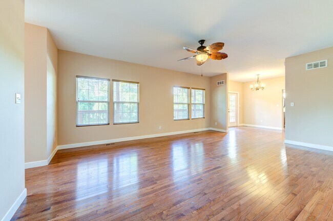 Building Photo - 1140 Collingwood Dr