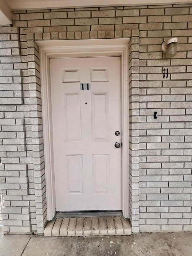 Building Photo - 216 E Cherry Ln