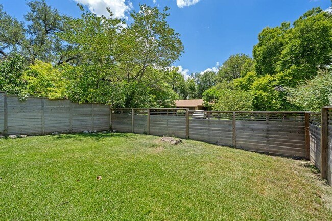Building Photo - 6707 Columbia Dr