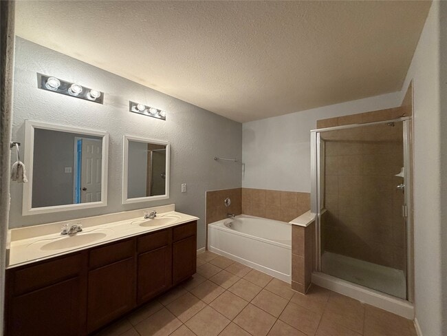 Building Photo - 8023 Clover Leaf Dr