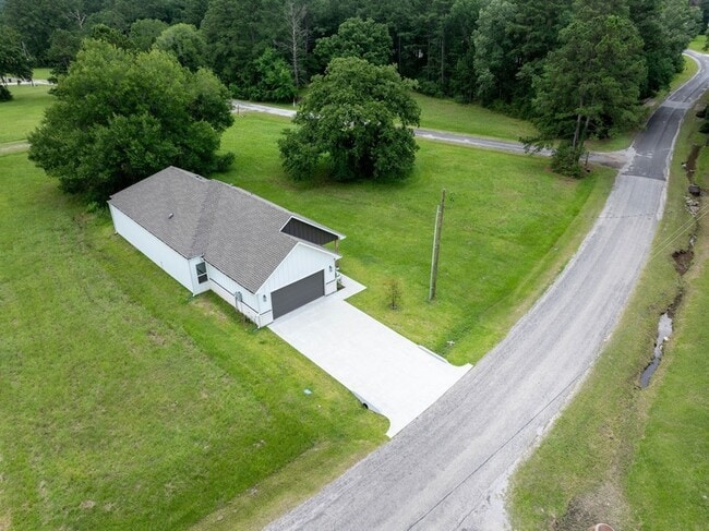 Building Photo - 68 Fairway Dr