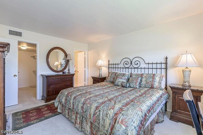 Building Photo - 4912 Tamiami Trl E