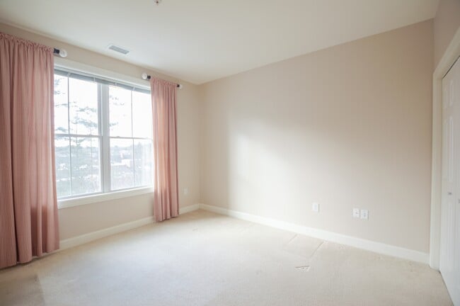 Building Photo - 5 Sally Sweets Way