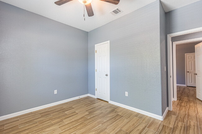 Building Photo - 479 Corliss