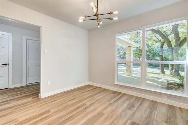 Building Photo - 402 Mulberry Dr