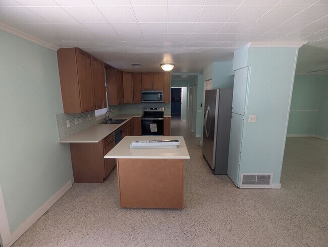 Building Photo - 1521 Normandy Way