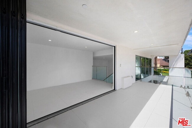 Building Photo - 621 Kings Rd