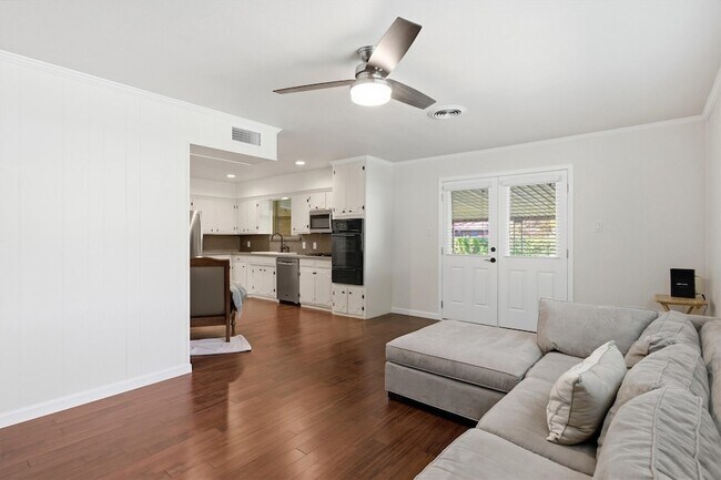 Building Photo - 8739 Ukiah Dr