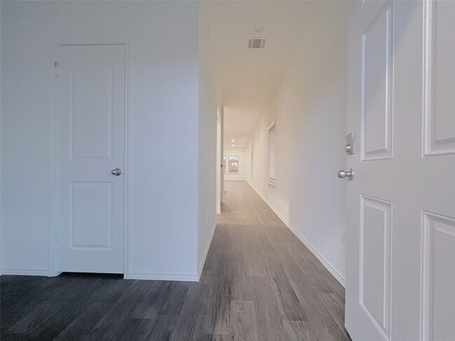 Building Photo - 14866 Cypress Holw Dr