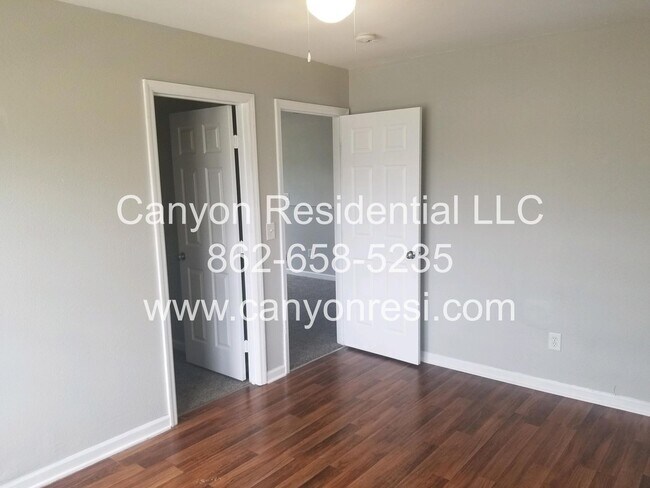Building Photo - 103 Dormont Dr NE